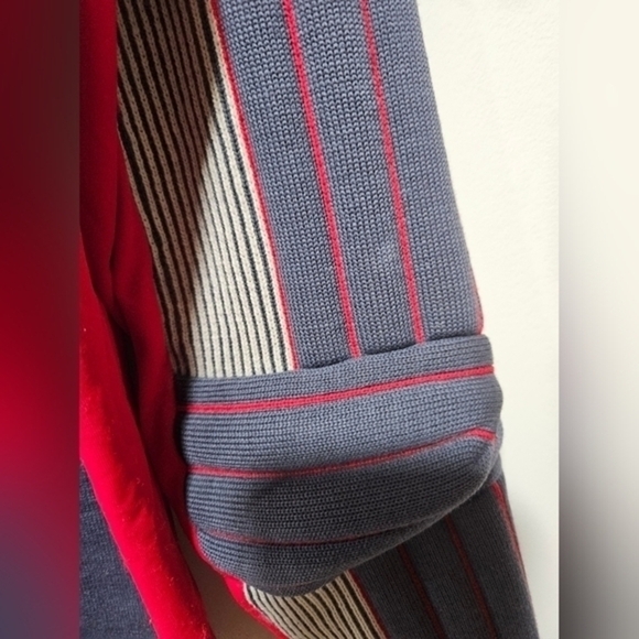 Ramos Padded Sweater READ DESCRIPTION - Picture 10 of 16